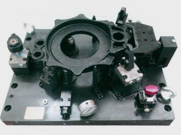 製(zhi)動器(qi)底闆(ban)液壓(ya)裌具(ju)